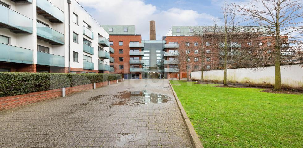 			3 Bedroom, 2 bath, 1 reception Flat			 Tiltman Place, Holloway